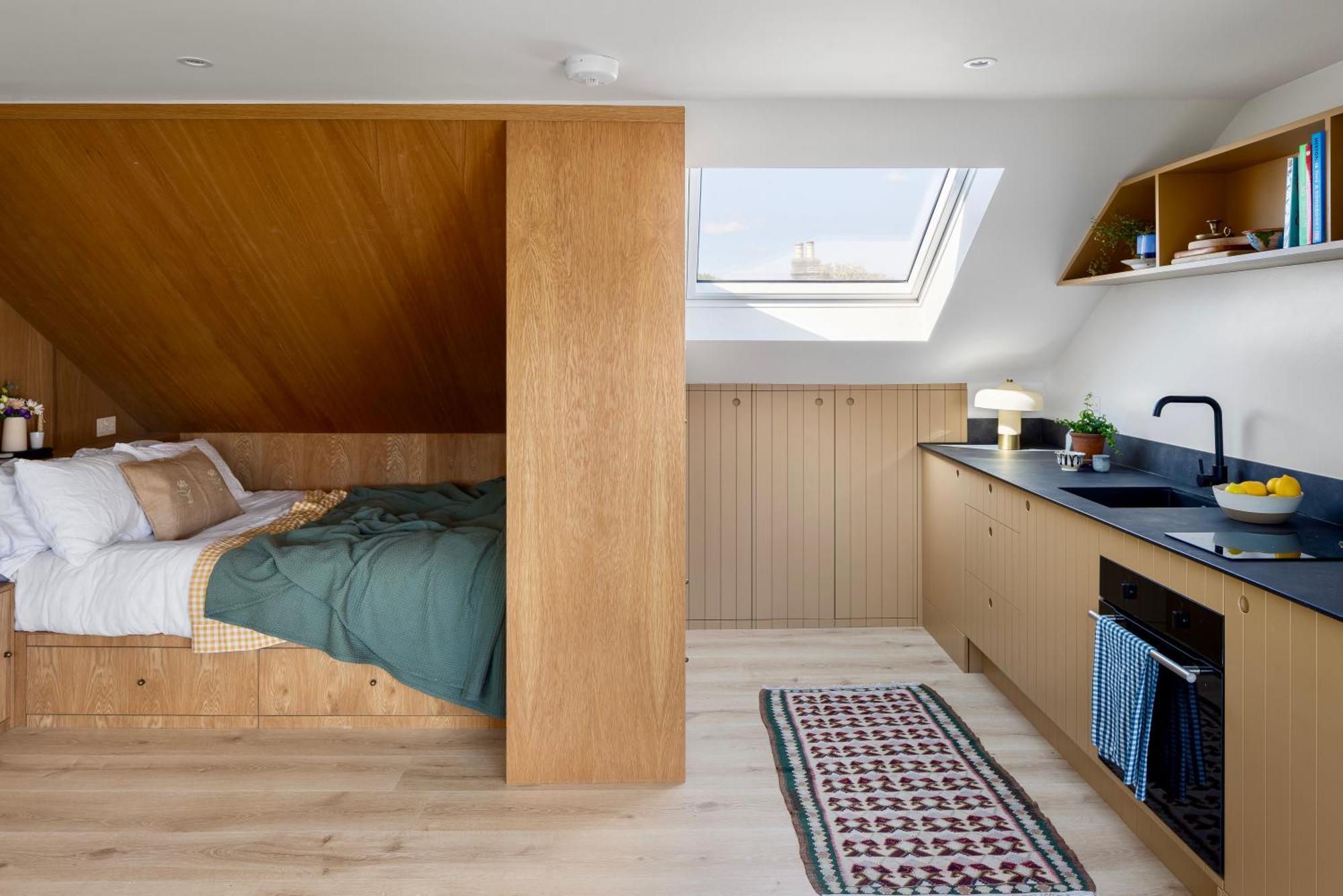Entire Spacious Loft Studio-own Bathroom & Kitchen Within Victorian Terraced Londres