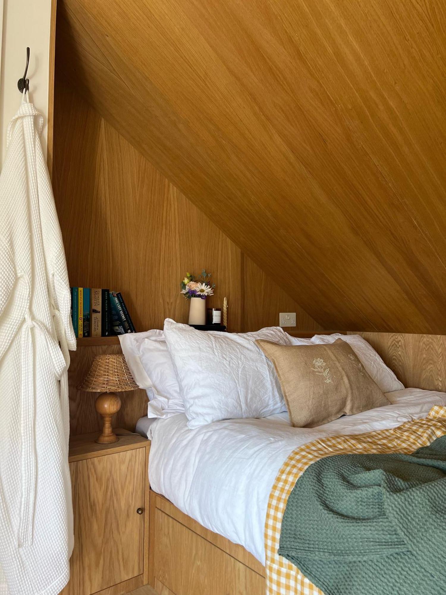 Entire Spacious Loft Studio-own Bathroom & Kitchen Within Victorian Terraced * Londres