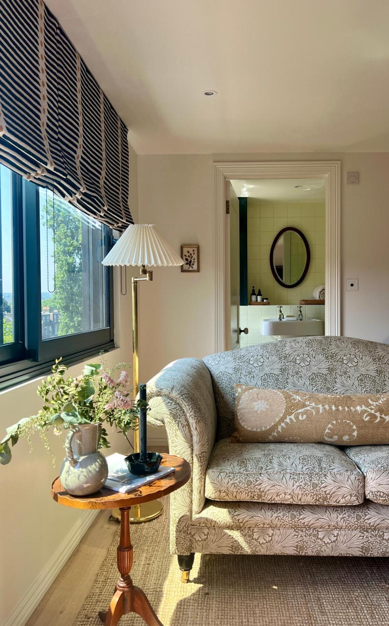 Entire Spacious Loft Studio-own Bathroom & Kitchen Within Victorian Terraced *
