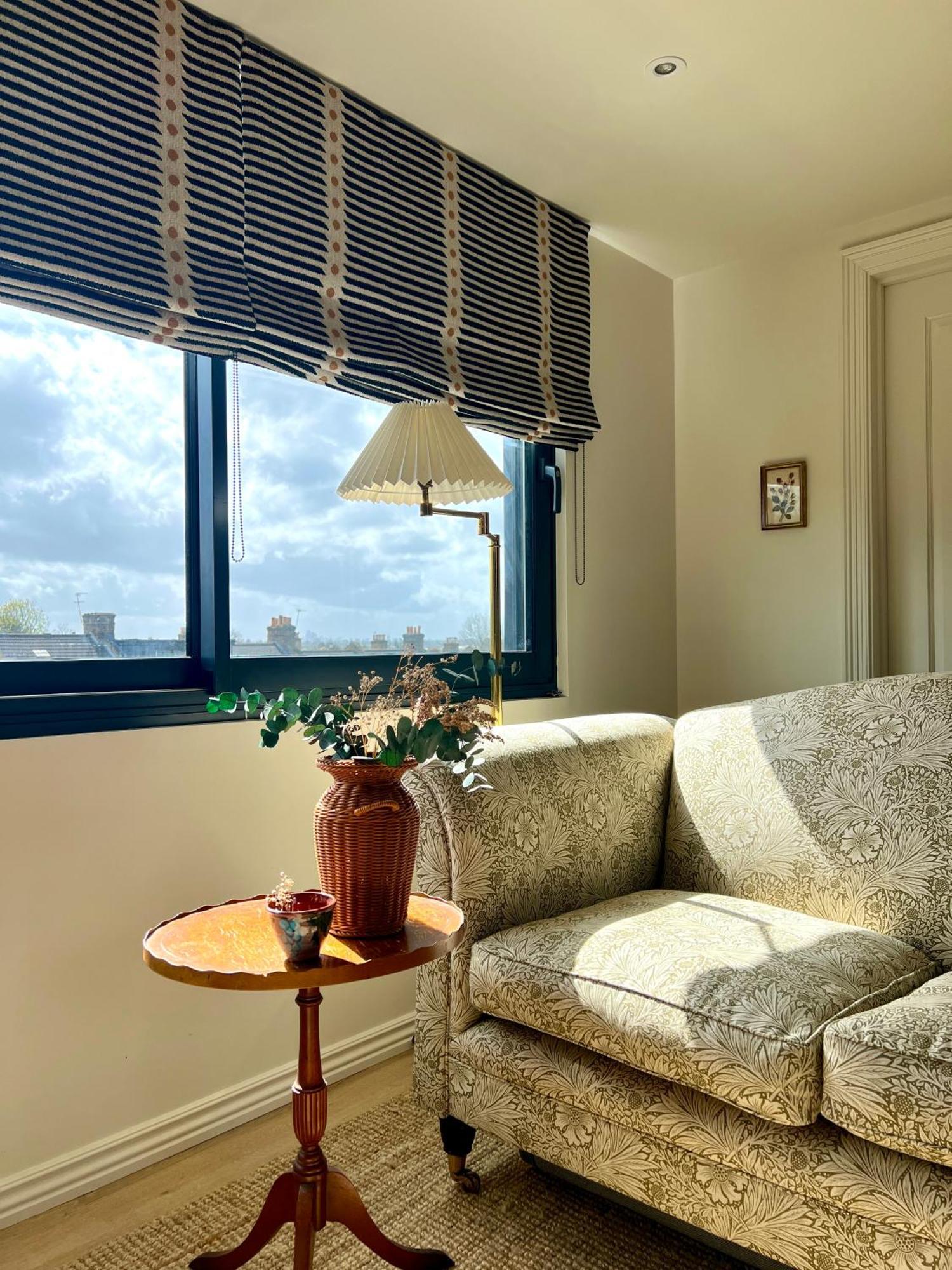 Entire Spacious Loft Studio-own Bathroom & Kitchen Within Victorian Terraced Habitación en casa particular *